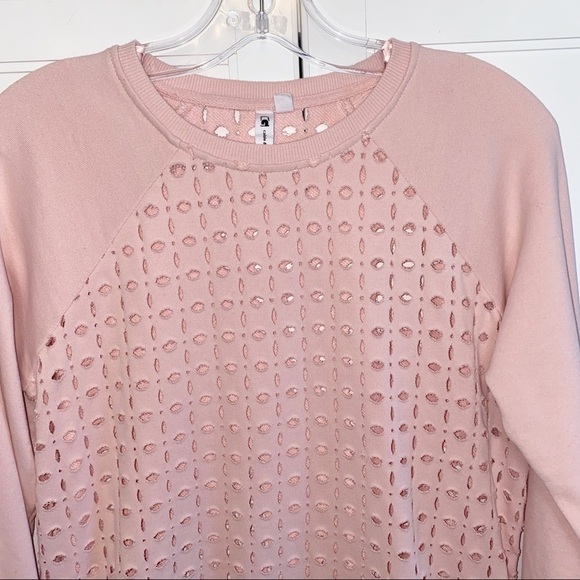Cable And Gauge | Sweatshirt W/Laser Cutout All Over Z42345 Blush Pink Medium - Picture 4 of 7